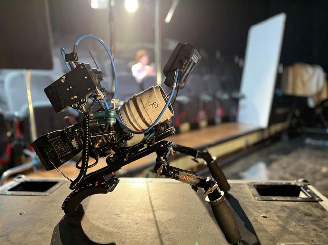 光影之间 如影4D、科莫多X、ARRI S35与影视美术置景的协奏